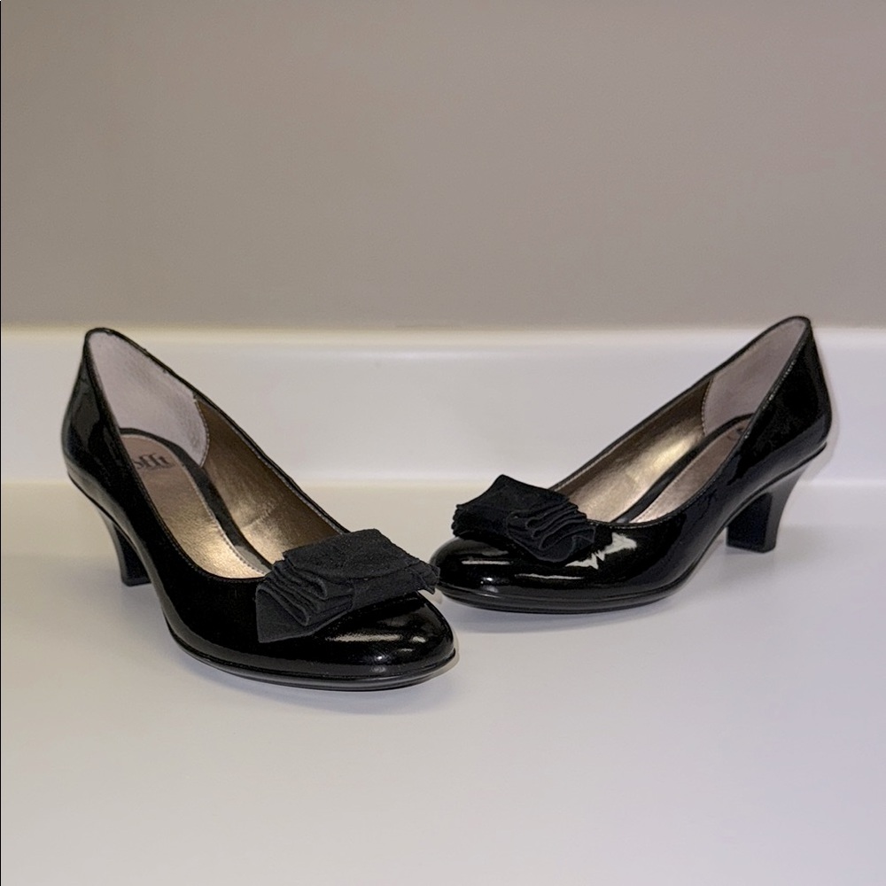 Sofft Patent Leather Heels Bow Pumps | Black | size 8 | EUC